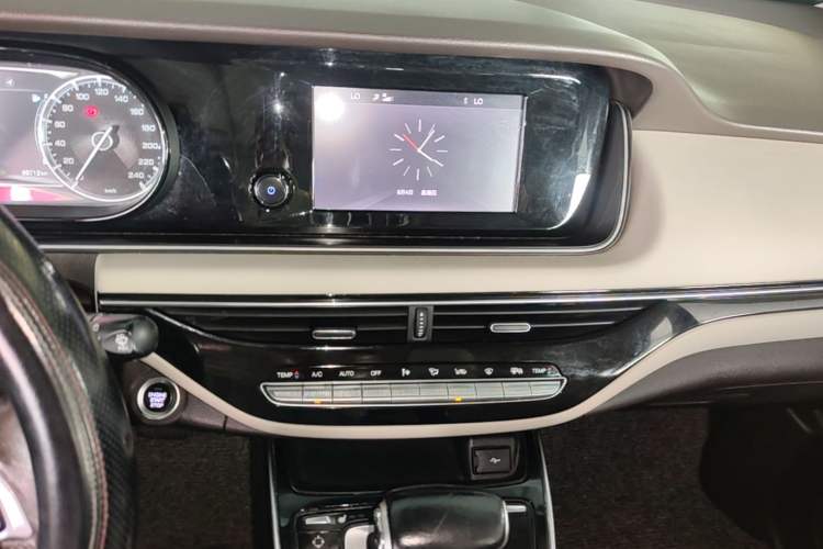 Used GAC Trumpchi M6 2019 270T Automatic Luxury Edition (7-seater) China V Standard Audio And AC Panel