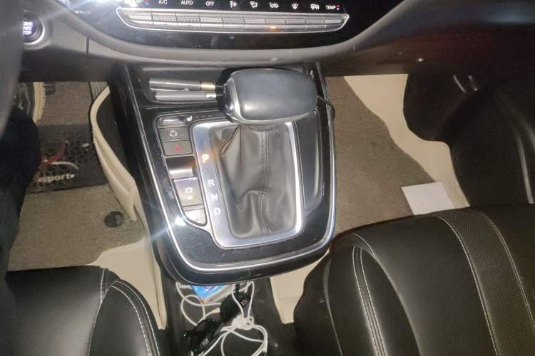 Used GAC Trumpchi M6 2019 270T DCT Prestige Edition (7-seater) China VI Gear Lever