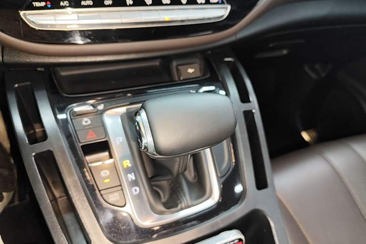 Used GAC Trumpchi M6 2019 270T DCT Luxury Edition (7-seater) China VI Gear Lever