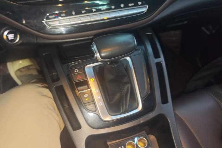 Used GAC Trumpchi M6 2019 270T DCT Luxury Edition (7-seater) China VI Gear Lever