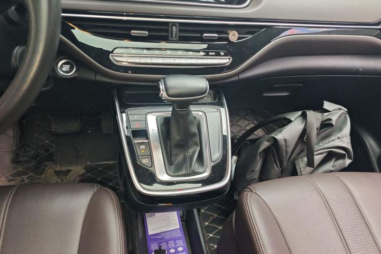 Used GAC Trumpchi M6 2019 270T DCT Luxury Edition (7-seater) China VI Gear Lever