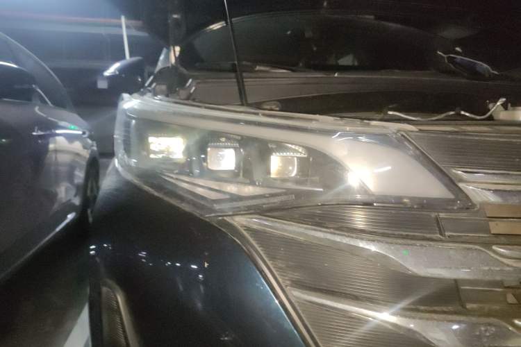 Used GAC Trumpchi M6 2019 270T DCT Prestige Edition (7-seater) China VI Right Front Headlight