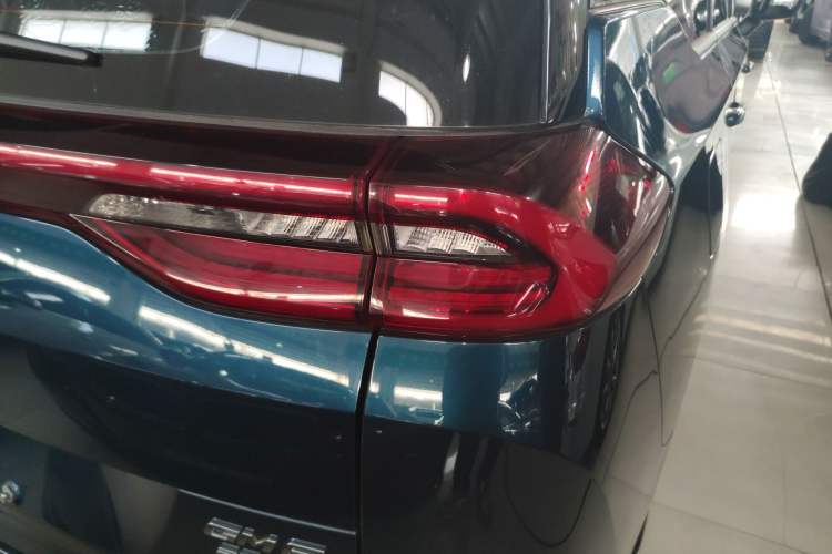Used GAC Trumpchi M6 2019 270T DCT Luxury Edition (6-seater) China VI Right Rear Taillight