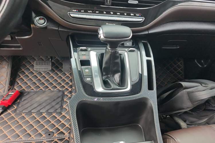 Used GAC Trumpchi M6 2019 270T Automatic Prestige Edition (7-seater) China V Standard Gear Lever