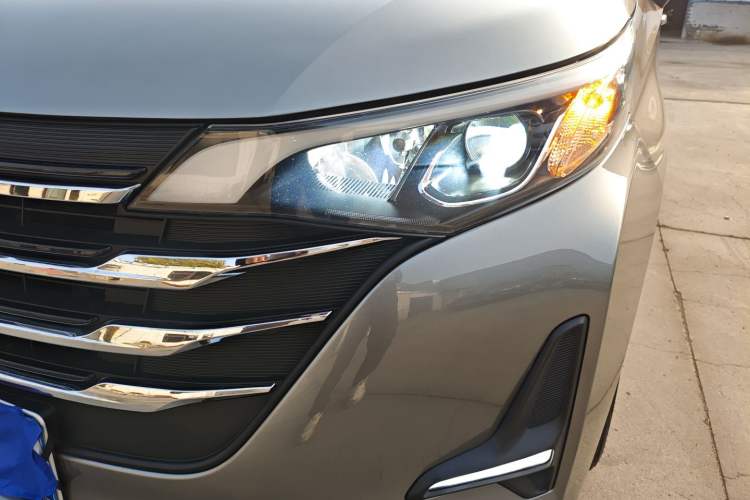 Used GAC Trumpchi M6 2019 270T DCT Luxury Edition (7-seater) China VI Left Front Headlight