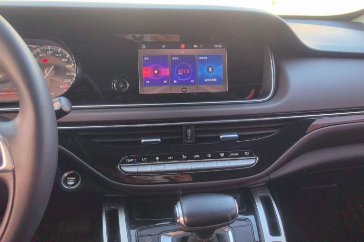 Used GAC Trumpchi M6 2019 270T Automatic Luxury Edition (6-seater) - China V Standard Audio And AC Panel
