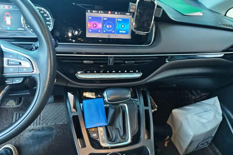Used GAC Trumpchi M6 2019 270T Automatic Luxury Edition (7-seater) China V Standard Audio And AC Panel