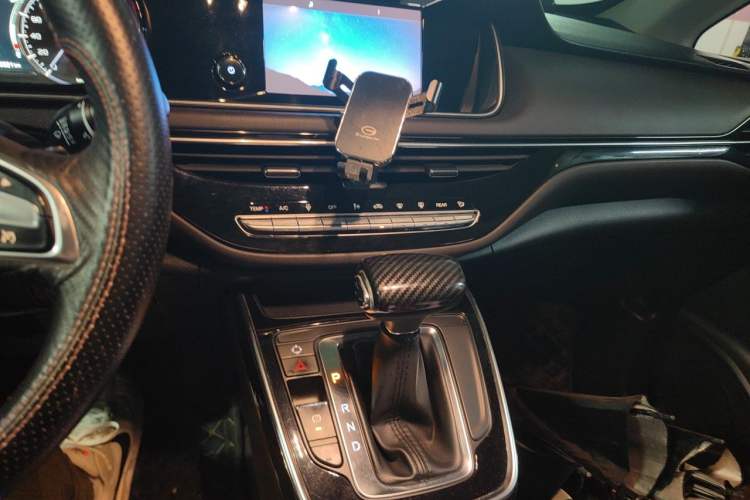 Used GAC Trumpchi M6 2019 270T Automatic Luxury Edition (7-seater) China V Standard Audio And AC Panel