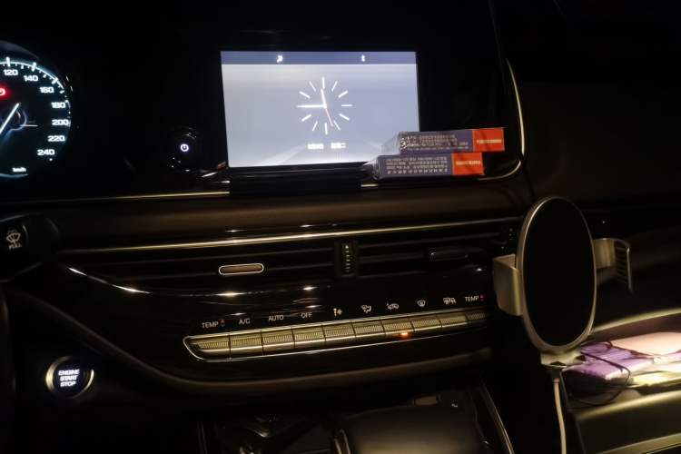 Used GAC Trumpchi M6 2019 270T Automatic Luxury Edition (7-seater) China V Standard Audio And AC Panel