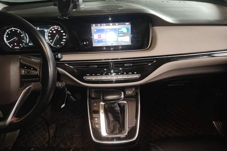 Used GAC Trumpchi M6 2019 270T Automatic Elite Edition (7-seater) China V Standard Audio And AC Panel