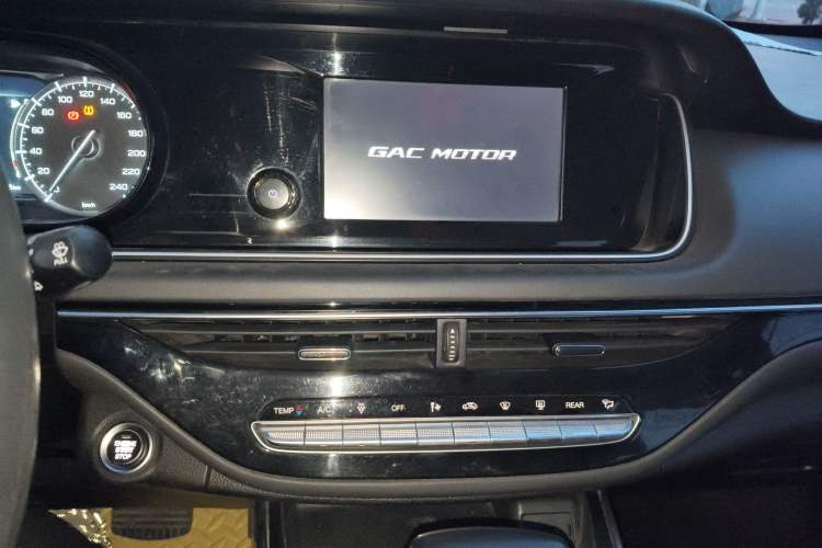 Used GAC Trumpchi M6 2019 270T DCT Luxury Edition (7-seater) China VI Audio And AC Panel