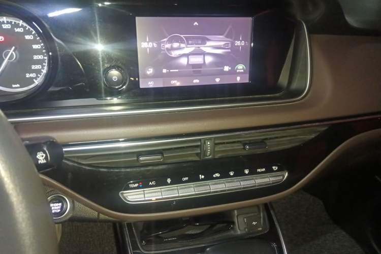 Used GAC Trumpchi M6 2019 270T Automatic Luxury Edition (7-seater) China V Standard Audio And AC Panel