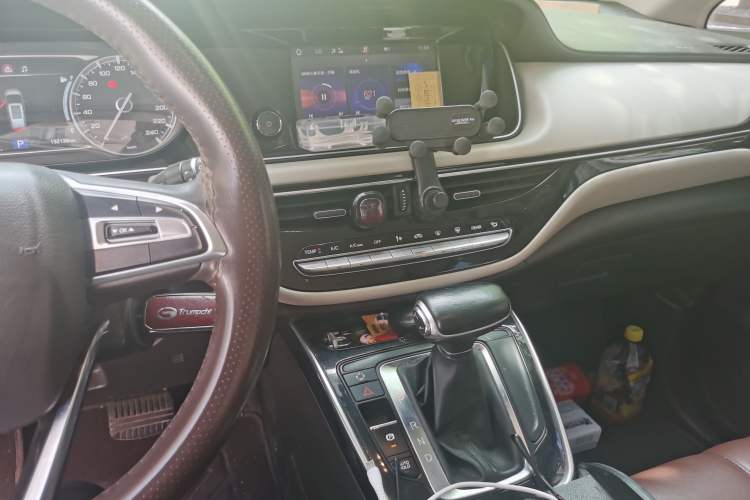 Used GAC Trumpchi M6 2019 270T Automatic Elite Edition (7-seater) China V Standard Audio And AC Panel