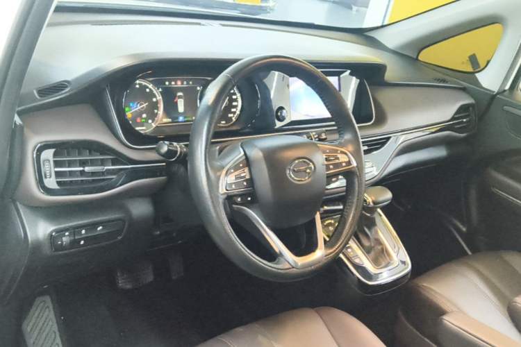 Used GAC Trumpchi M6 2019 270T DCT Luxury Edition (6-seater) China VI Center Console