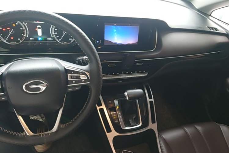 Used GAC Trumpchi M6 2019 270T Automatic Luxury Edition (7-seater) China V Standard Center Console