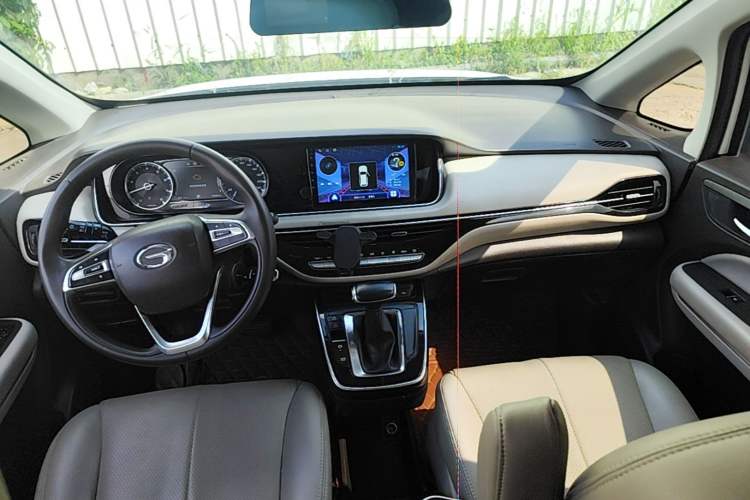 Used GAC Trumpchi M6 2019 270T DCT Elite Edition (7-seater) China VI Center Console