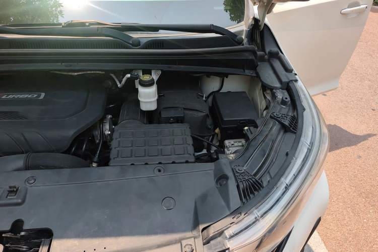Used GAC Trumpchi M6 2019 270T DCT Luxury Edition (7-seater) China VI Engine Bay Left