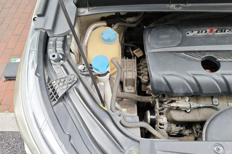 Used GAC Trumpchi M6 2019 270T Automatic Luxury Edition (7-seater) China V Standard Engine Bay Right