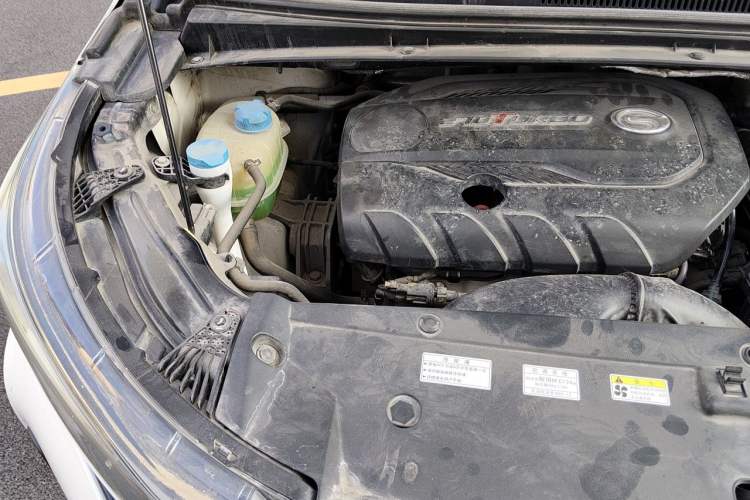 Used GAC Trumpchi M6 2019 270T Automatic Elite Edition (7-seater) China V Standard Engine Bay Right