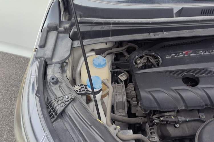 Used GAC Trumpchi M6 2019 270T Automatic Luxury Edition (6-seater) - China V Standard Engine Bay Right