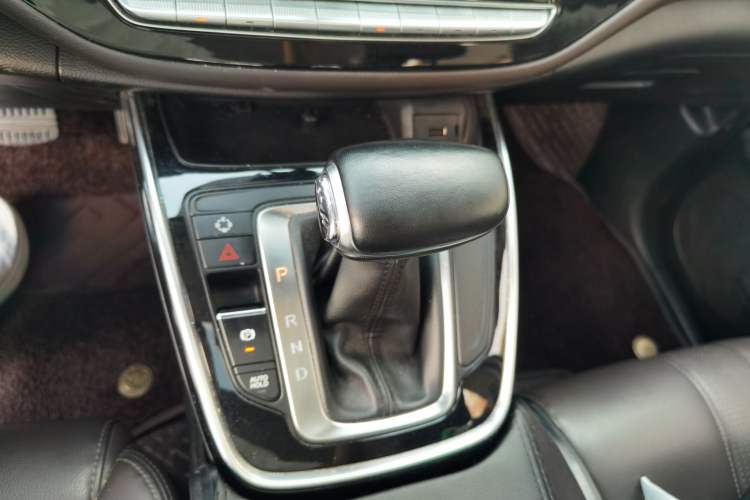 Used GAC Trumpchi M6 2019 270T Automatic Elite Edition (7-seater) China V Standard Gear Lever