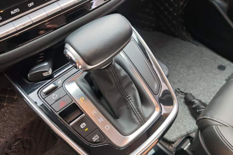 Used GAC Trumpchi M6 2019 270T DCT Luxury Edition (7-seater) China VI Gear Lever