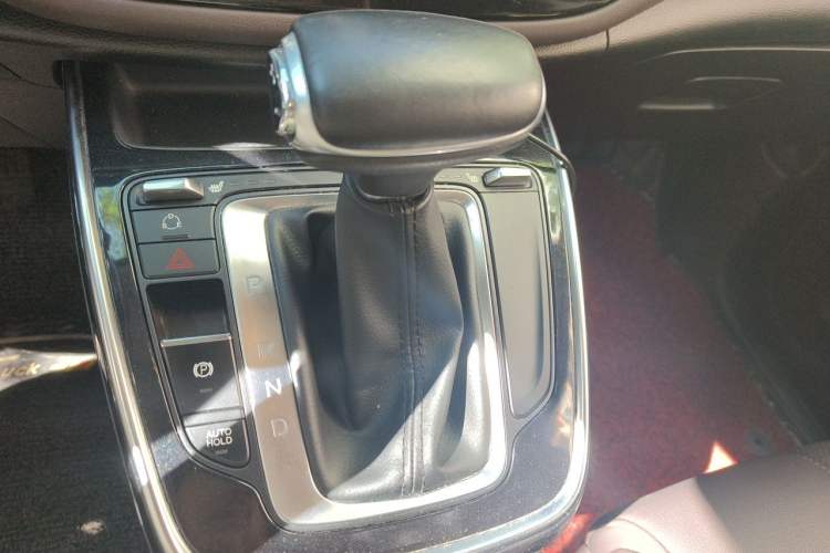 Used GAC Trumpchi M6 2019 270T DCT Luxury Edition (7-seater) China VI Gear Lever
