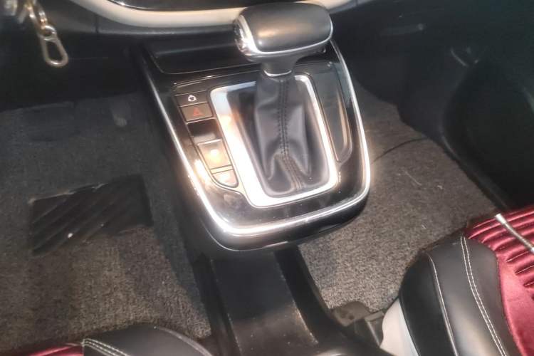 Used GAC Trumpchi M6 2019 270T DCT Elite Edition (7-seater) China VI Gear Lever