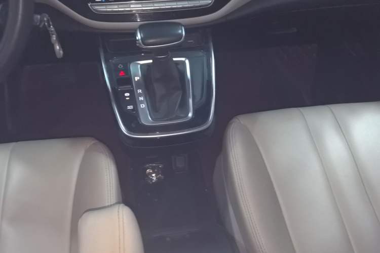 Used GAC Trumpchi M6 2019 270T DCT Elite Edition (7-seater) China VI Gear Lever