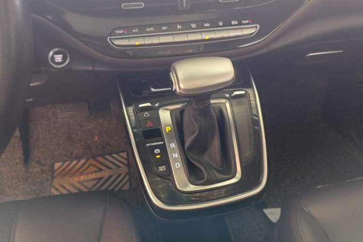 Used GAC Trumpchi M6 2019 270T DCT Prestige Edition (7-seater) China VI Gear Lever
