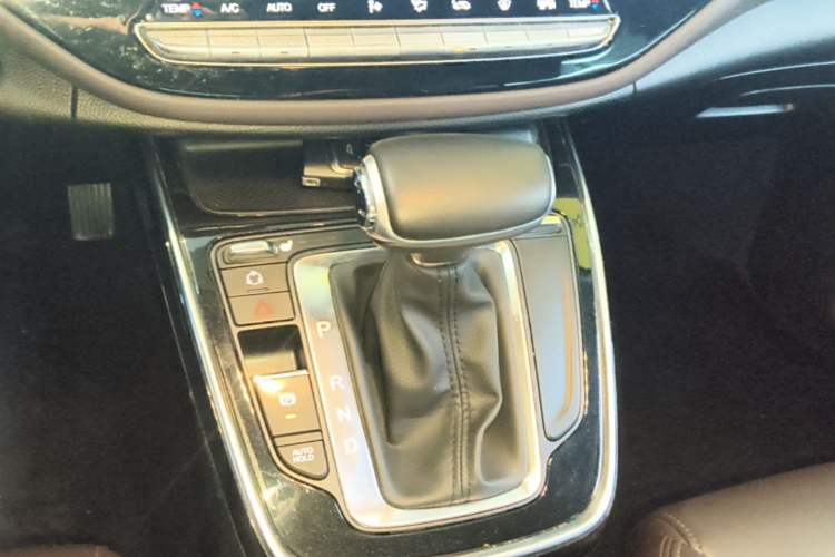 Used GAC Trumpchi M6 2019 270T DCT Luxury Edition (6-seater) China VI Gear Lever