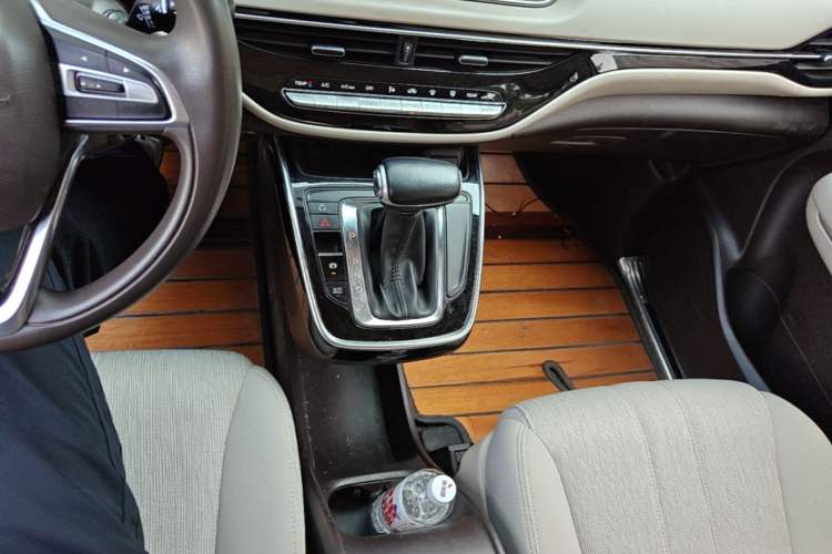Used GAC Trumpchi M6 2019 270T DCT Elite Edition (7-seater) China VI Gear Lever