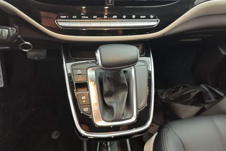 Used GAC Trumpchi M6 2019 270T DCT Elite Edition (7-seater) China VI Gear Lever