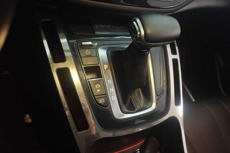 Used GAC Trumpchi M6 2019 270T DCT Prestige Edition (7-seater) China VI Gear Lever