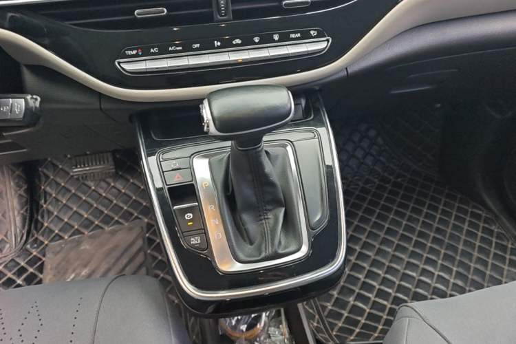 Used GAC Trumpchi M6 2019 270T DCT Elite Edition (7-seater) China VI Gear Lever