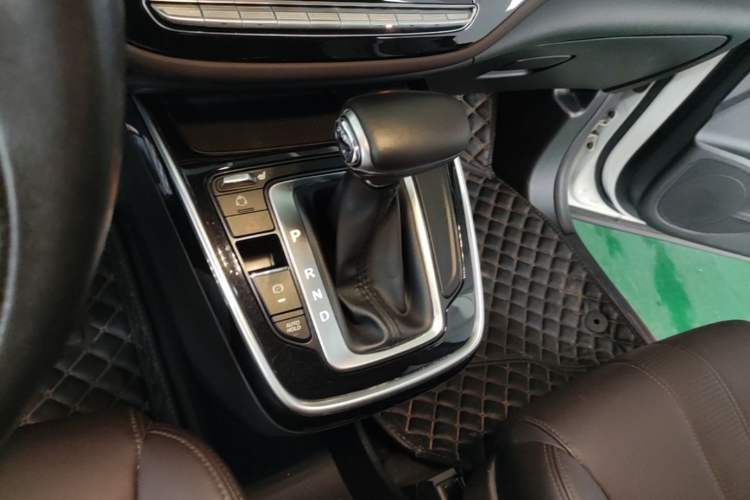 Used GAC Trumpchi M6 2019 270T DCT Prestige Edition (6-Seater) China VI Gear Lever