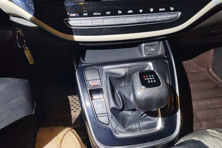 Used GAC Trumpchi M6 2019 270T Manual Elite Edition (7-seater) China V Standard Gear Lever