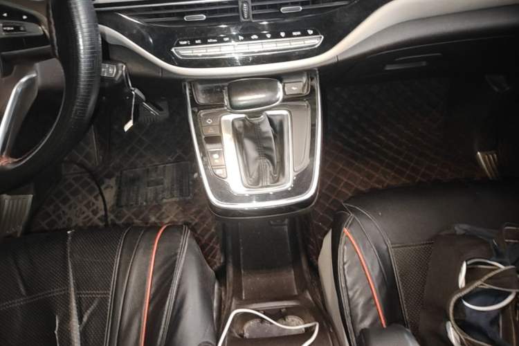 Used GAC Trumpchi M6 2019 270T Automatic Elite Edition (7-seater) China V Standard Gear Lever