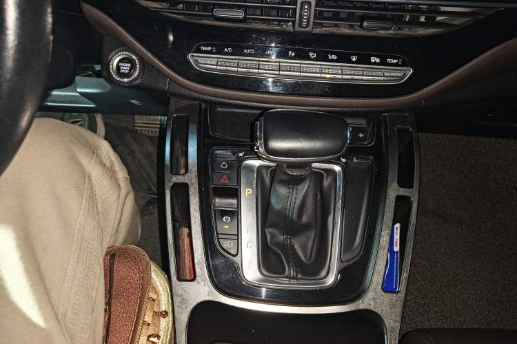 Used GAC Trumpchi M6 2019 270T DCT Prestige Edition (6-Seater) China VI Gear Lever