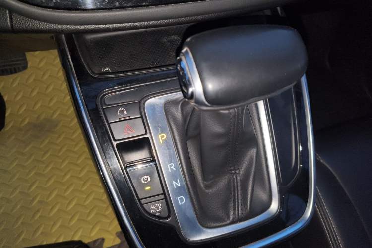 Used GAC Trumpchi M6 2019 270T DCT Luxury Edition (7-seater) China VI Gear Lever