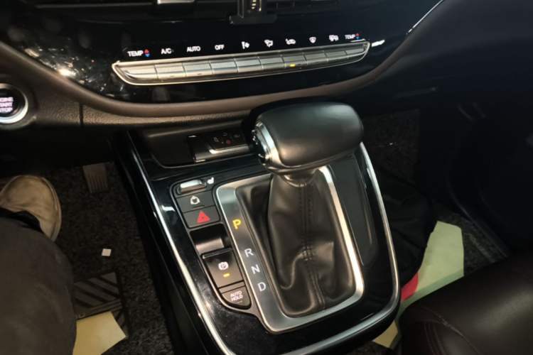 Used GAC Trumpchi M6 2019 270T DCT Luxury Edition (6-seater) China VI Gear Lever