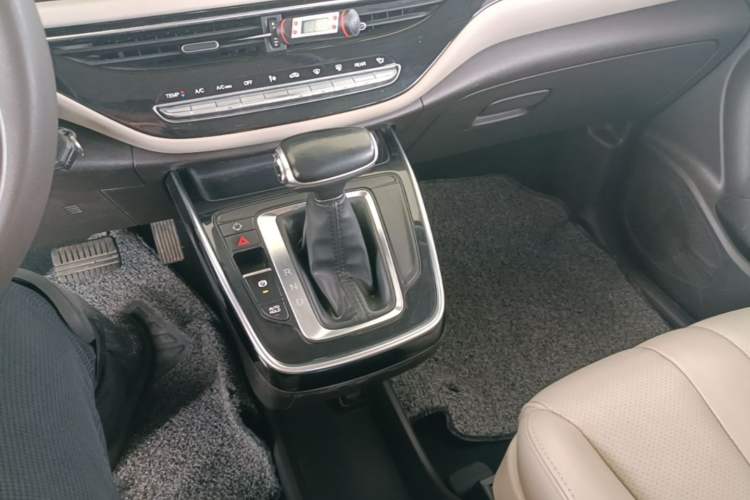 Used GAC Trumpchi M6 2019 270T Automatic Elite Edition (7-seater) China V Standard Gear Lever