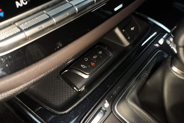 Used GAC Trumpchi M6 2019 270T DCT Luxury Edition (6-seater) China VI Interior 1