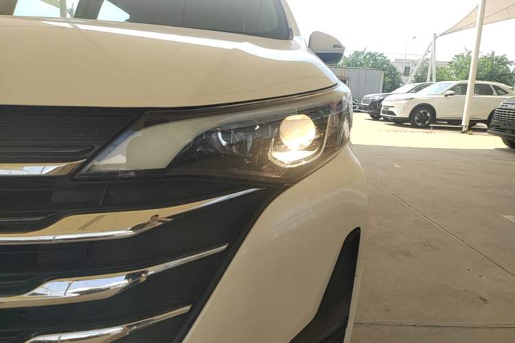 Used GAC Trumpchi M6 2019 270T DCT Luxury Edition (7-seater) China VI Left Front Headlight