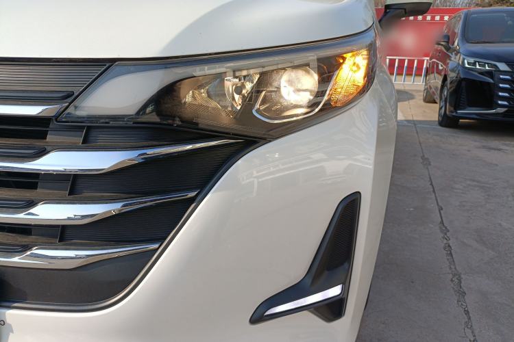 Used GAC Trumpchi M6 2019 270T Automatic Luxury Edition (6-seater) - China V Standard Left Front Headlight