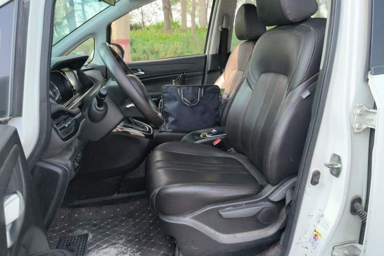 Used GAC Trumpchi M6 2019 270T DCT Luxury Edition (7-seater) China VI Left Front Seat