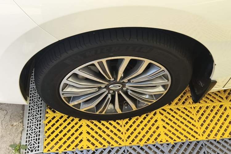 Used GAC Trumpchi M6 2019 270T Automatic Prestige Edition (6-seater) - China V Standard Left Front Wheel Hub