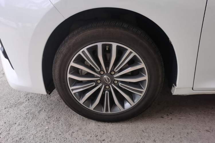 Used GAC Trumpchi M6 2019 270T Automatic Prestige Edition (6-seater) - China V Standard Left Front Wheel Hub