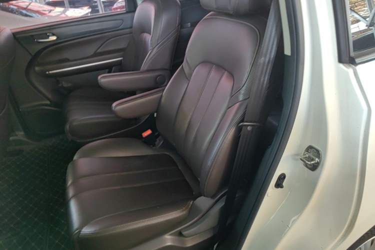 Used GAC Trumpchi M6 2019 270T Automatic Luxury Edition (7-seater) China V Standard Left Rear Seat
