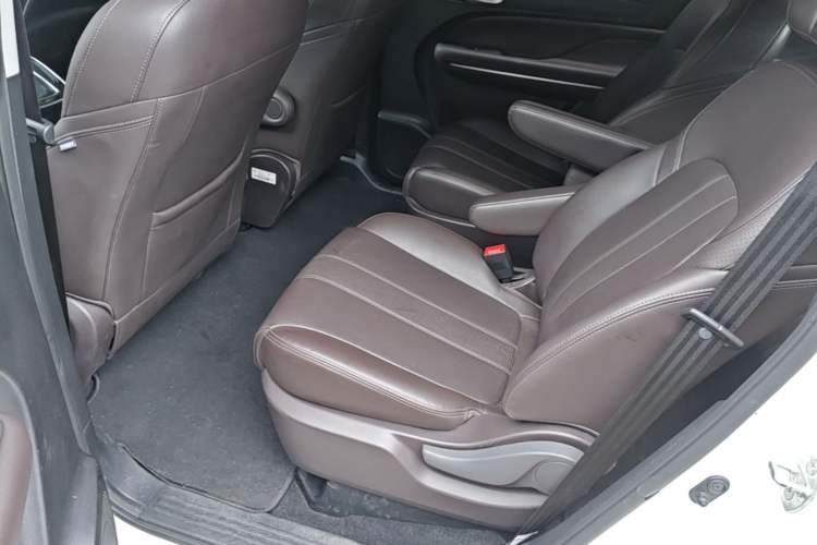 Used GAC Trumpchi M6 2019 270T DCT Luxury Edition (7-seater) China VI Left Rear Seat